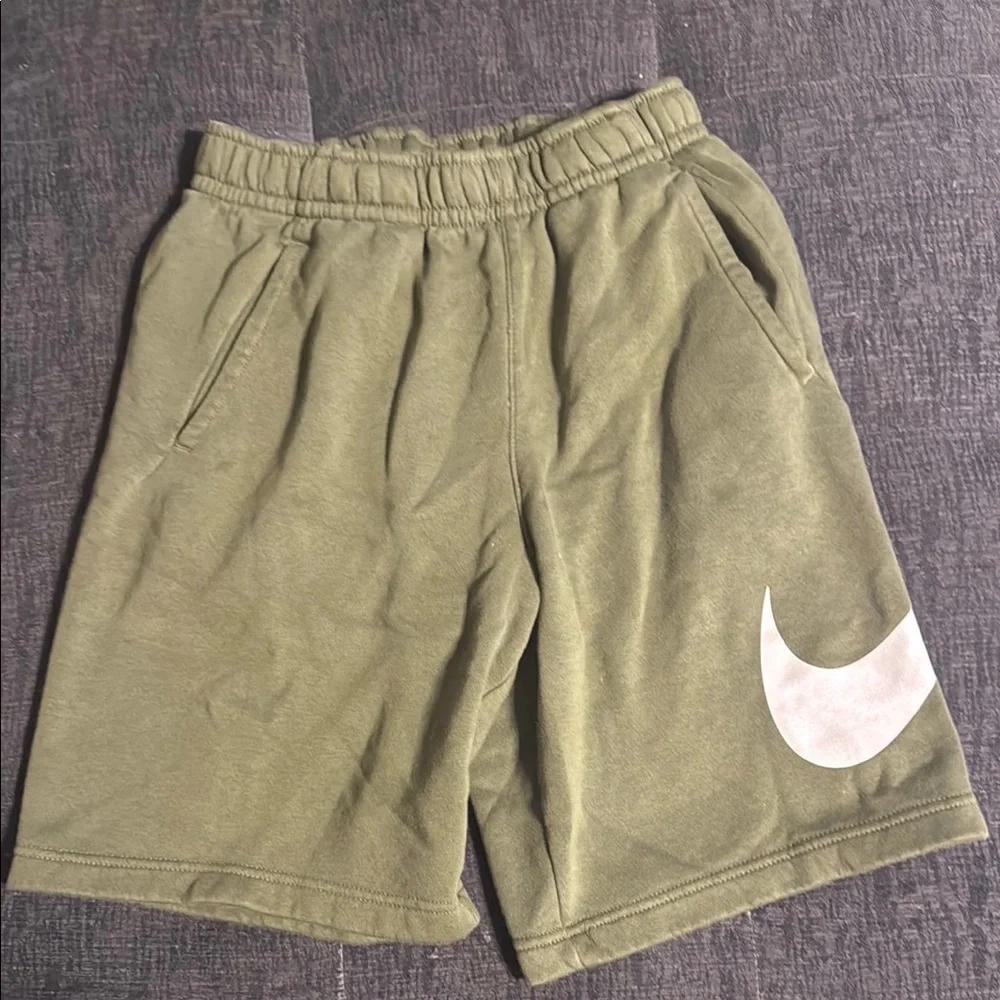 Nike Forest Green Athletic Shorts - Picture 4 of 4